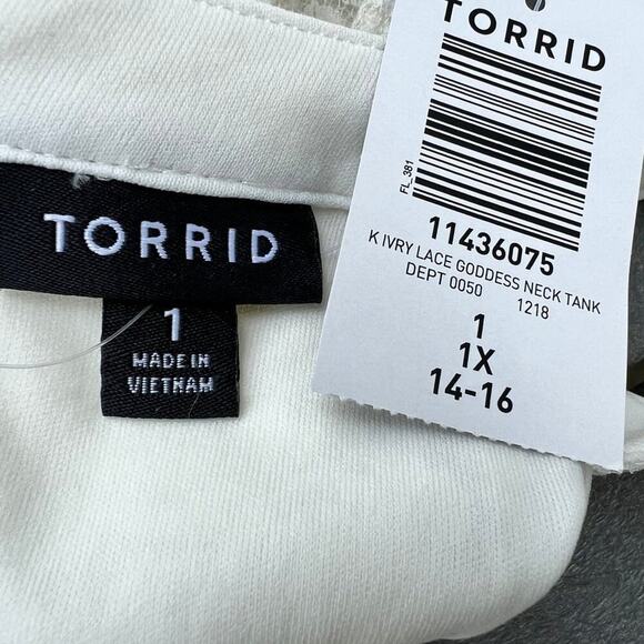 TORRID 1 ( 1X 14-16) lace halter neck, sleeveless top, off white - Picture 7 of 10